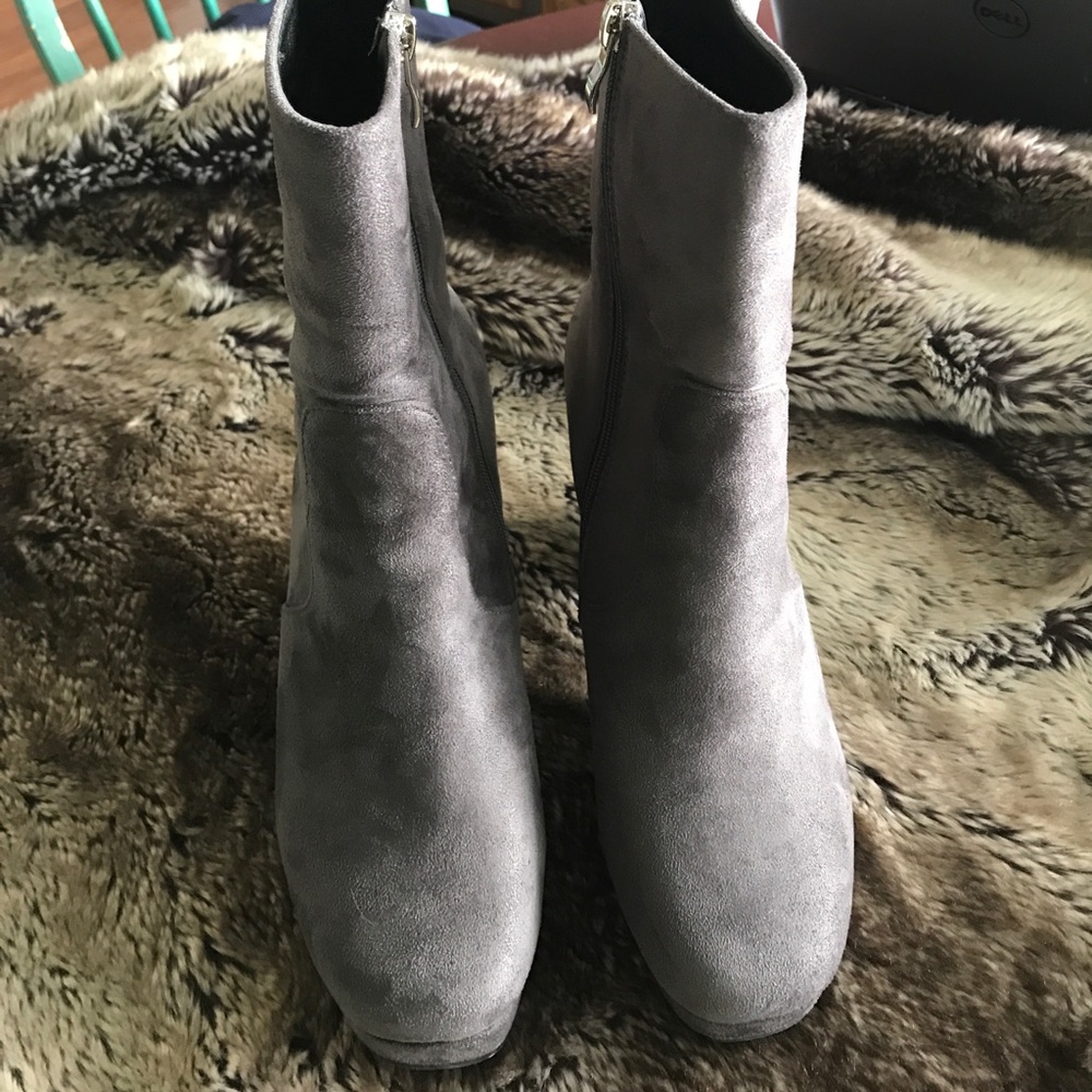 Beston booties suede feel gray size 8.5, worn 1 x